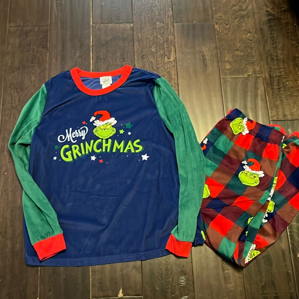 Women’s Dr.Seuss the Grinch who Stole Christmas pajamas! Family matching
